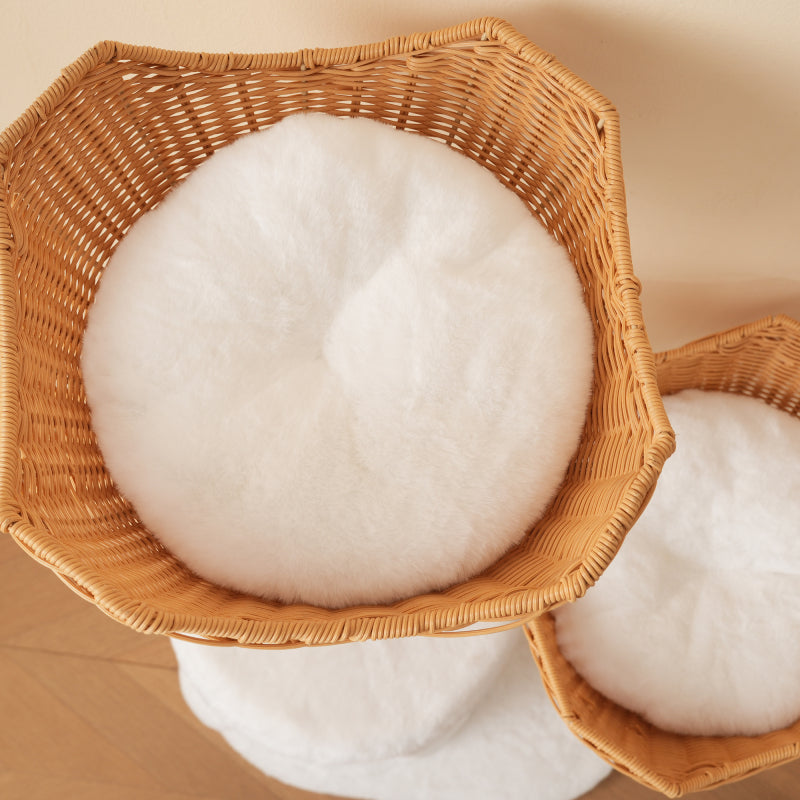 Katzenbaum aus Massivholz mit 2 Körben & Höhle, Naturholz & Sisal, mit Plüschball & dickem Kissen – Nachhaltig 108cm