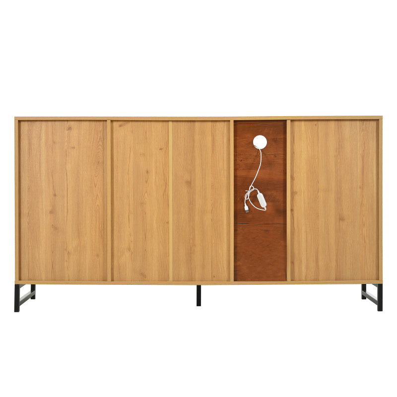 Sideboard mit drei Schubladen, exquisite Maserung. Modernes Sideboard in Holzfarbe mit Ablagefächern – stilvolle und funktionale Wohnmöbel. Schwarz und Holzfarbe.