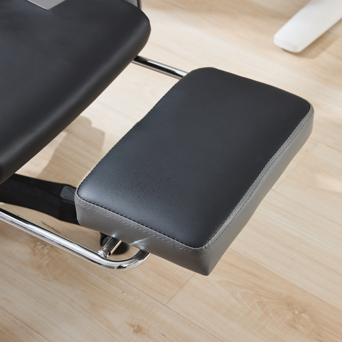 Gaming Stuhl Racing Design, 155° Liegefunktion, Fußstütze, Lendenmassage, Schwarz-Grau