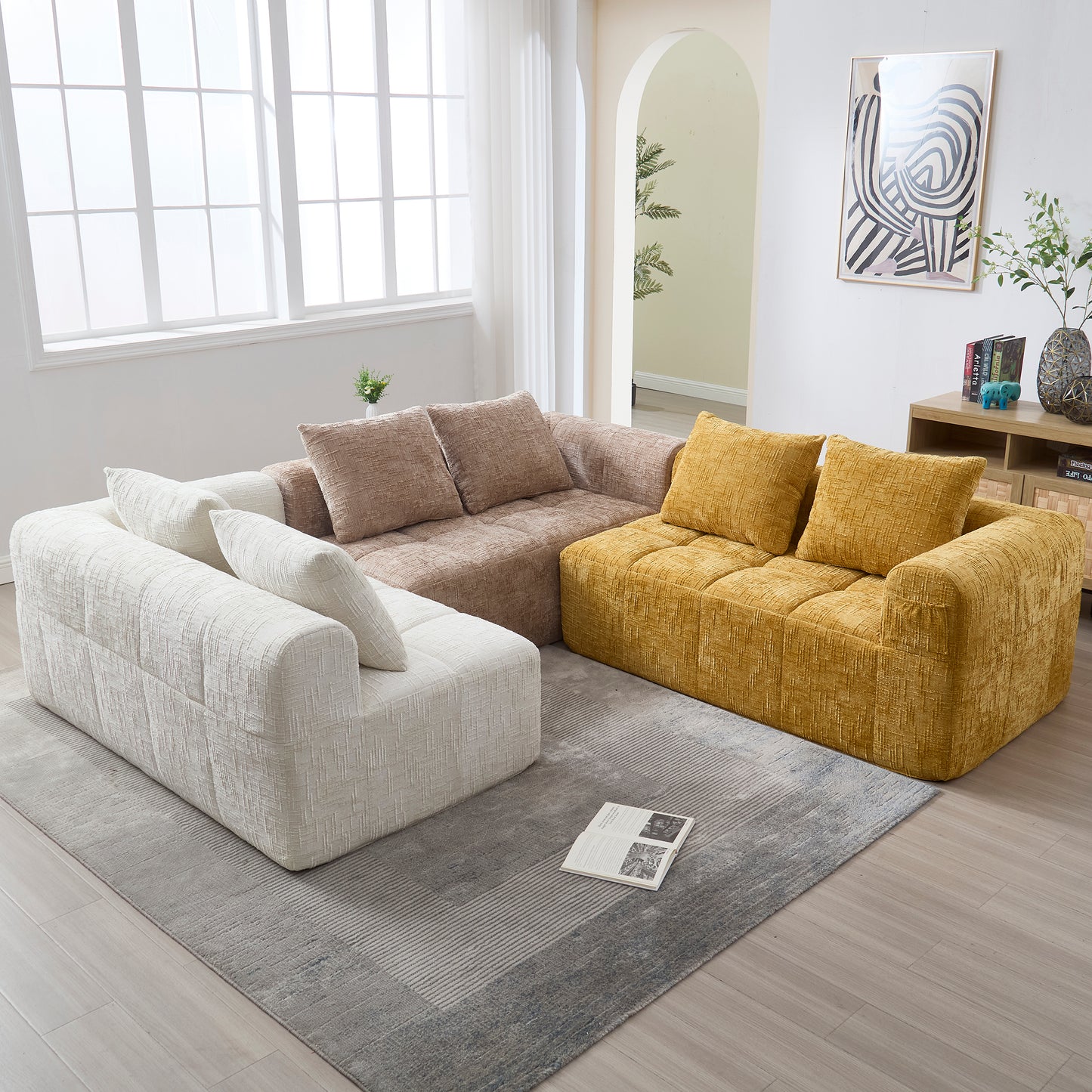 Modernes Sektionssofa, L-Sofa, 3-Sitzer-Sofa, keine Installation erforderlich, Chenille-Sofa mit Chaiselongue und Armlehnen, 3 Kissen, Seitentasche für Fernbedienung, Beige