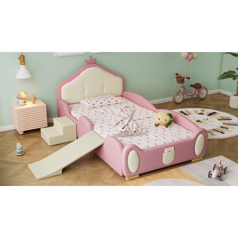 Polsterbett, Crown Cartoon Bett, Mit Multi-Mode-LED-Streifen, Kinderbett mit kleiner Rutsche und Treppe, mit schützenden weichen Kanten, mit Holzlatten, PU, Rosa + Beige, 90x200cm