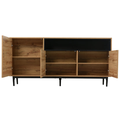 Moderner sideboard aus Holz mit drei Türen und Regalen