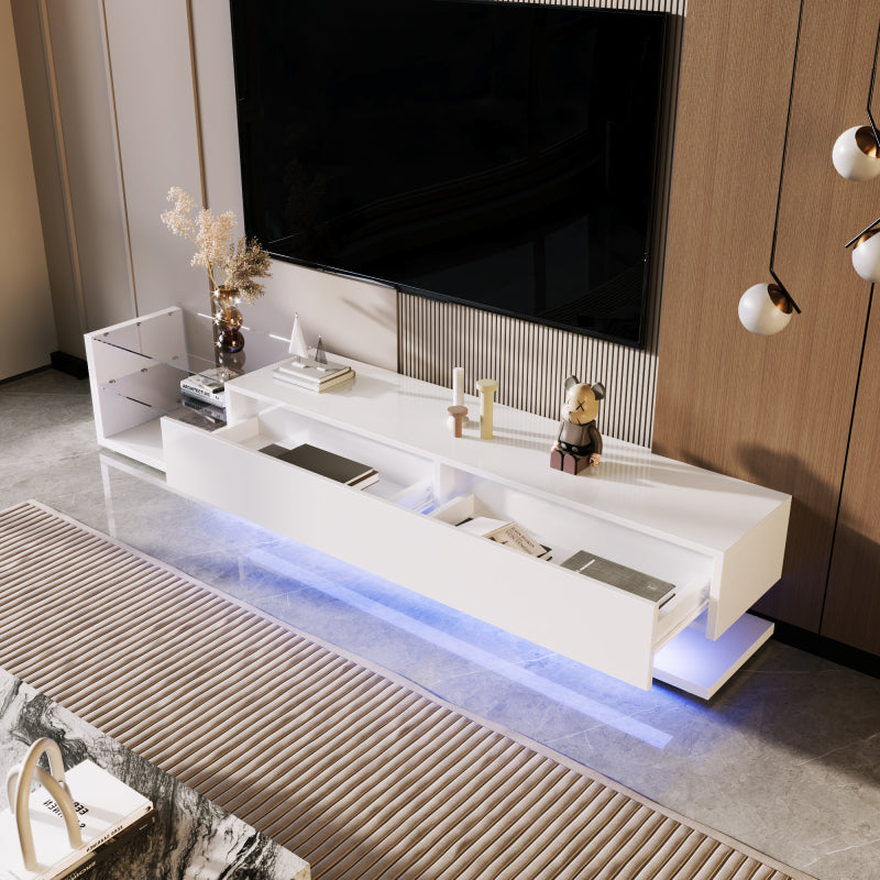 TV-Schränke, niedrige Paneele, hochglänzende weiße Glastrennwände und variable LED-Beleuchtung. Es verbindet natürlichen, rustikalen Stil mit modernem Design.