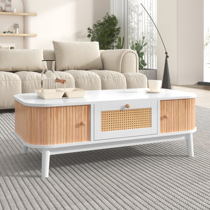 Couchtisch - Rattan-Kaffeetisch, Schubladen mit Rattan und Schiebetüren mit Massivholzlatten, Massivholzbeine, Natürlicher Landhausstil.