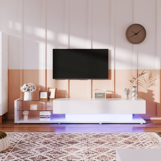 TV-Schränke, niedrige Paneele, hochglänzende weiße Glastrennwände und variable LED-Beleuchtung. Es verbindet natürlichen, rustikalen Stil mit modernem Design.