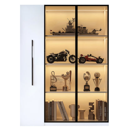 Multifunktionsschrank 110,5x35x160cm - LED-Vitrine mit bernsteinfarbenem Glas, Seitenauszug & Rollen - Weißer Hochschrank im modernen Stil
