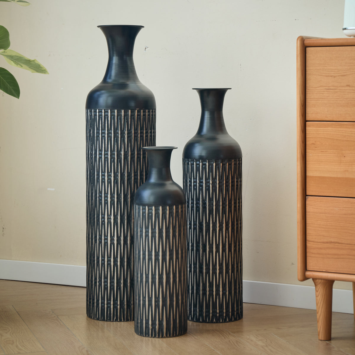 3er Set Bodenvase Metall, Schwarz, Rillen-Design, Hohe Übertöpfe 83/66/50 cm