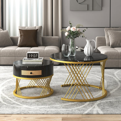 2 in 1 Runder Couchtisch aus MDF, Beistelltisch mit Tischplatte aus Marmor und Schubladen aus Kunststoff-Rattan, Griffe aus Massivholz. goldene Eisenfüße. 70*70*45,5+50*50*38,5cm