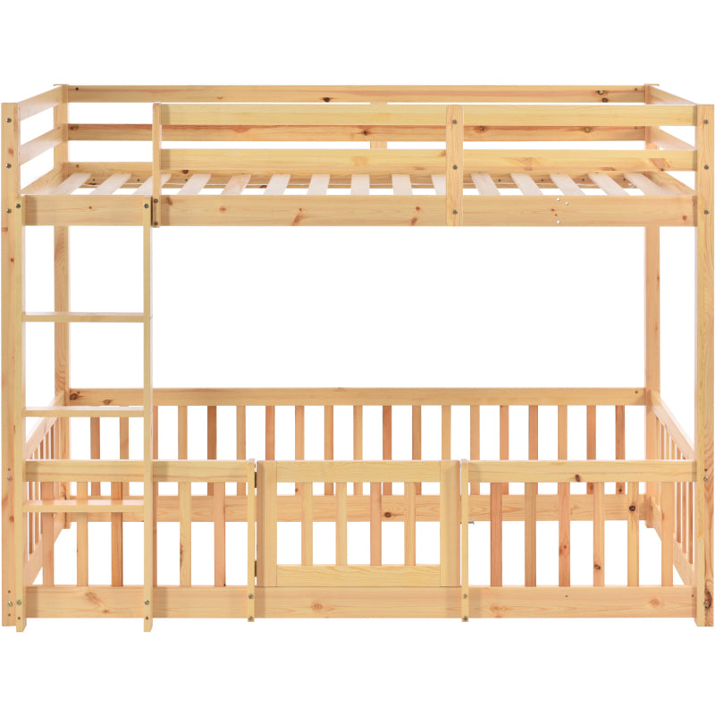 Etagenbett mit rechtwinkliger Treppe, Bett mit Zäune und Türchen, Kinderbett mit Fallschutz und Gitter, Massivholz, natur (200x90cm)