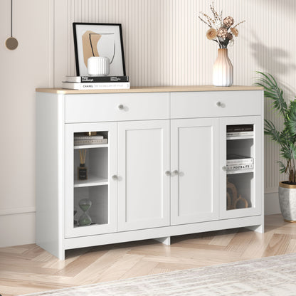 Sideboard mit weißer Holzmaserung, vier Türen, mit zwei Schubladen, Tür mit Glas. Wohnzimmer, Esszimmer. Holzfarbe und Weiß
