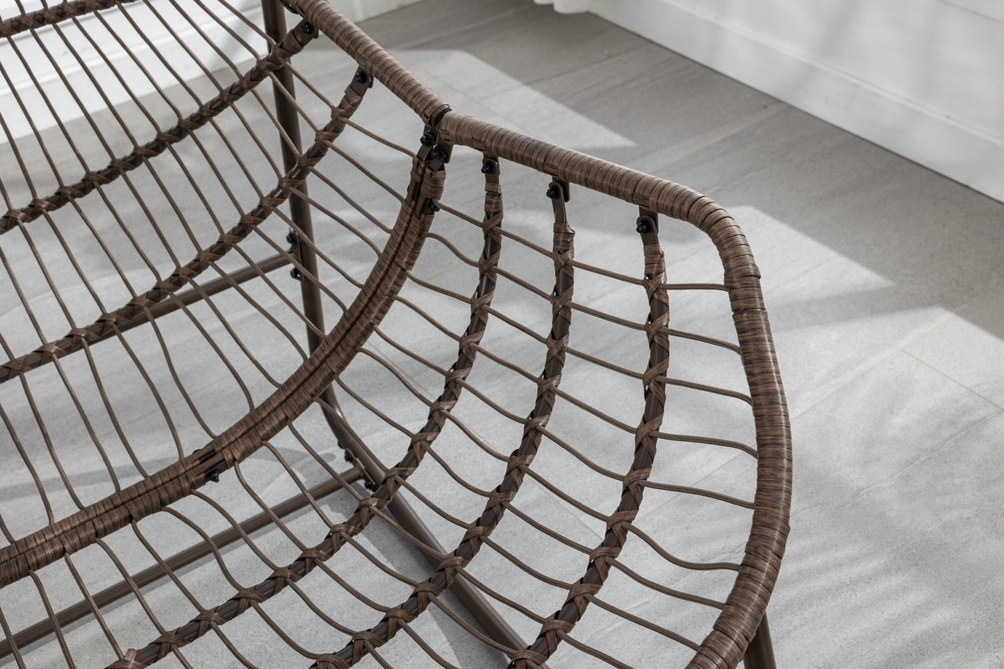 Outdoor Rocking Chair, Patio Oversized Wicker Egg Rocking Chair, Indoor & Outdoor Comfy Rocker Chair with Thick Cushion, Modern Lounge Chair for Balcony, Front Porch, Garden, Backyard, Deck White