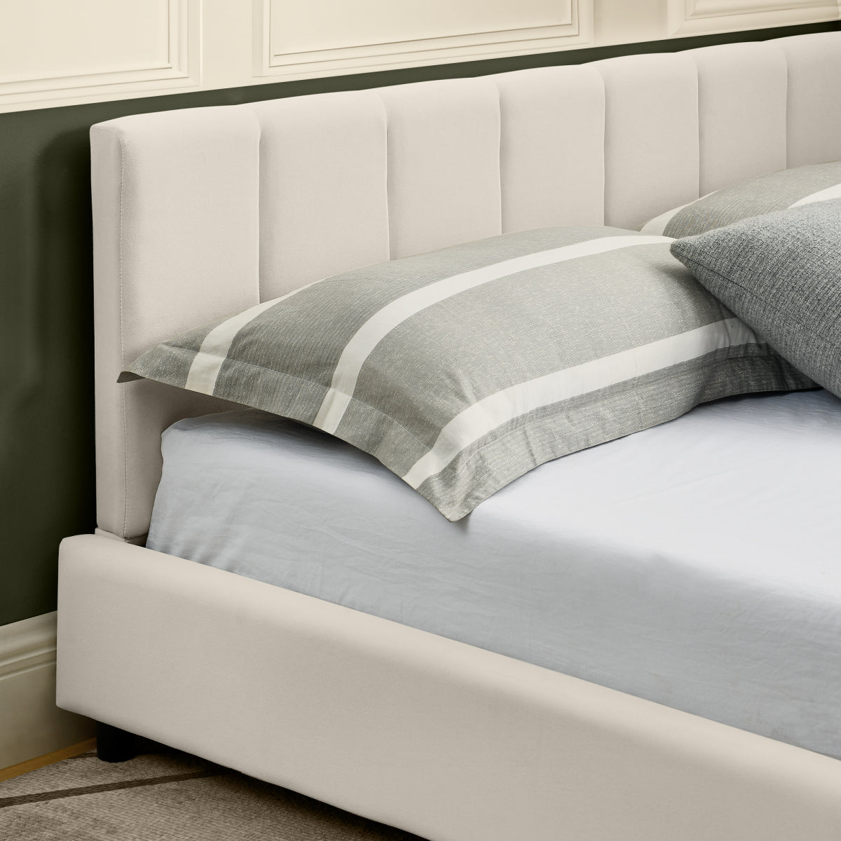 Doppelbett 160×200 cm aus Samt mit hoher Rückenlehne, stabiles Bettgestell aus Holz & Metall, ideal für Schlafzimmer & Familienzimmer, Beige (ohne Matratze)