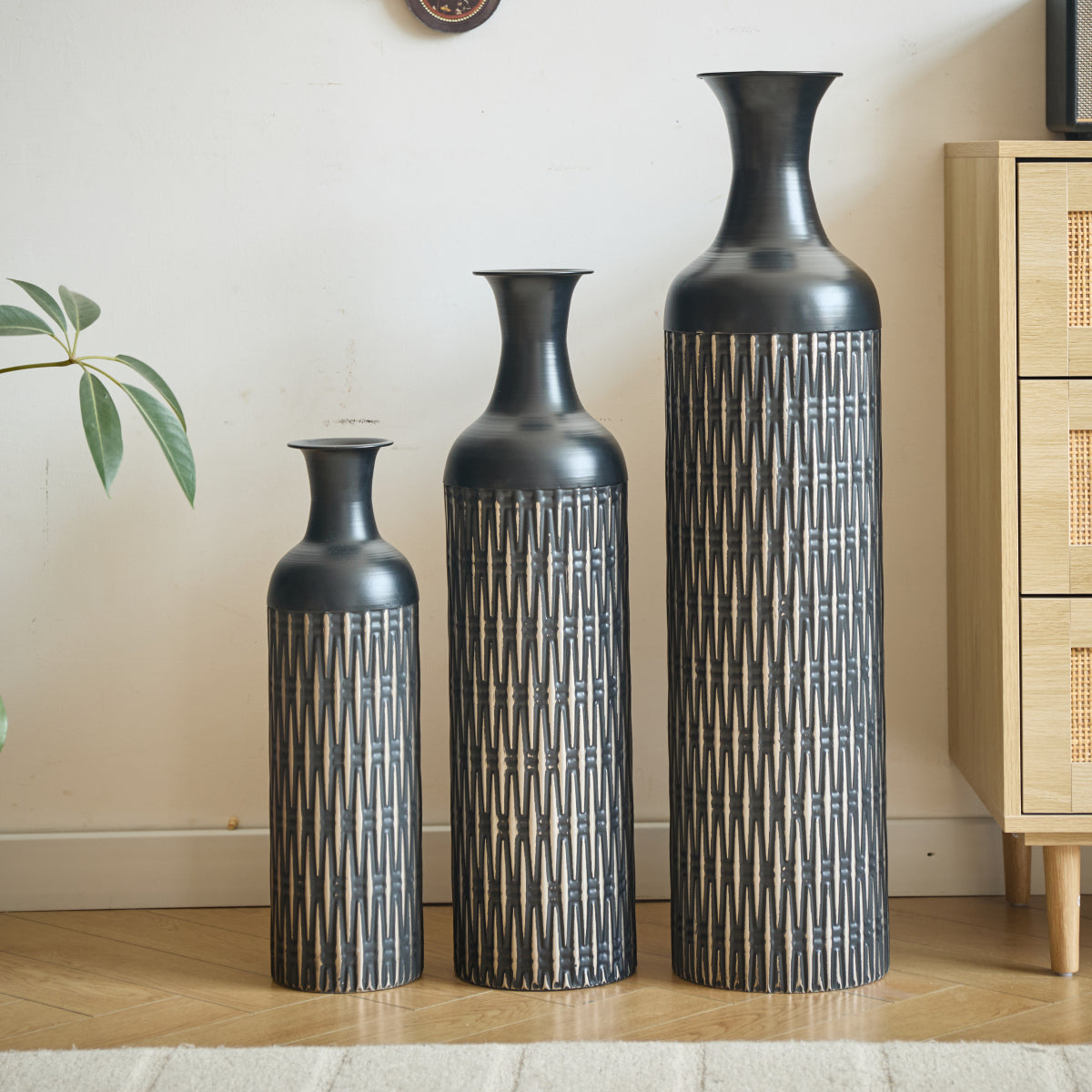 3er Set Bodenvase Metall, Schwarz, Rillen-Design, Hohe Übertöpfe 83/66/50 cm