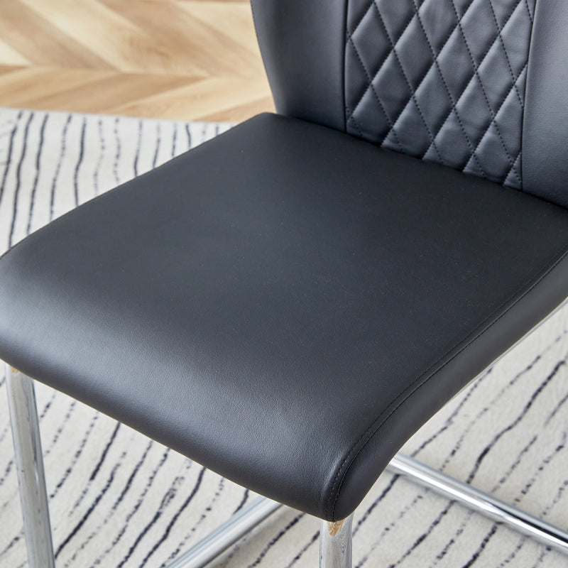 Schwarzer PU-Stuhl im nordischen Stil (vier Stühle im Inneren einer Kiste) - mit Netznähtdesign, glänzende silberne Metallbeine