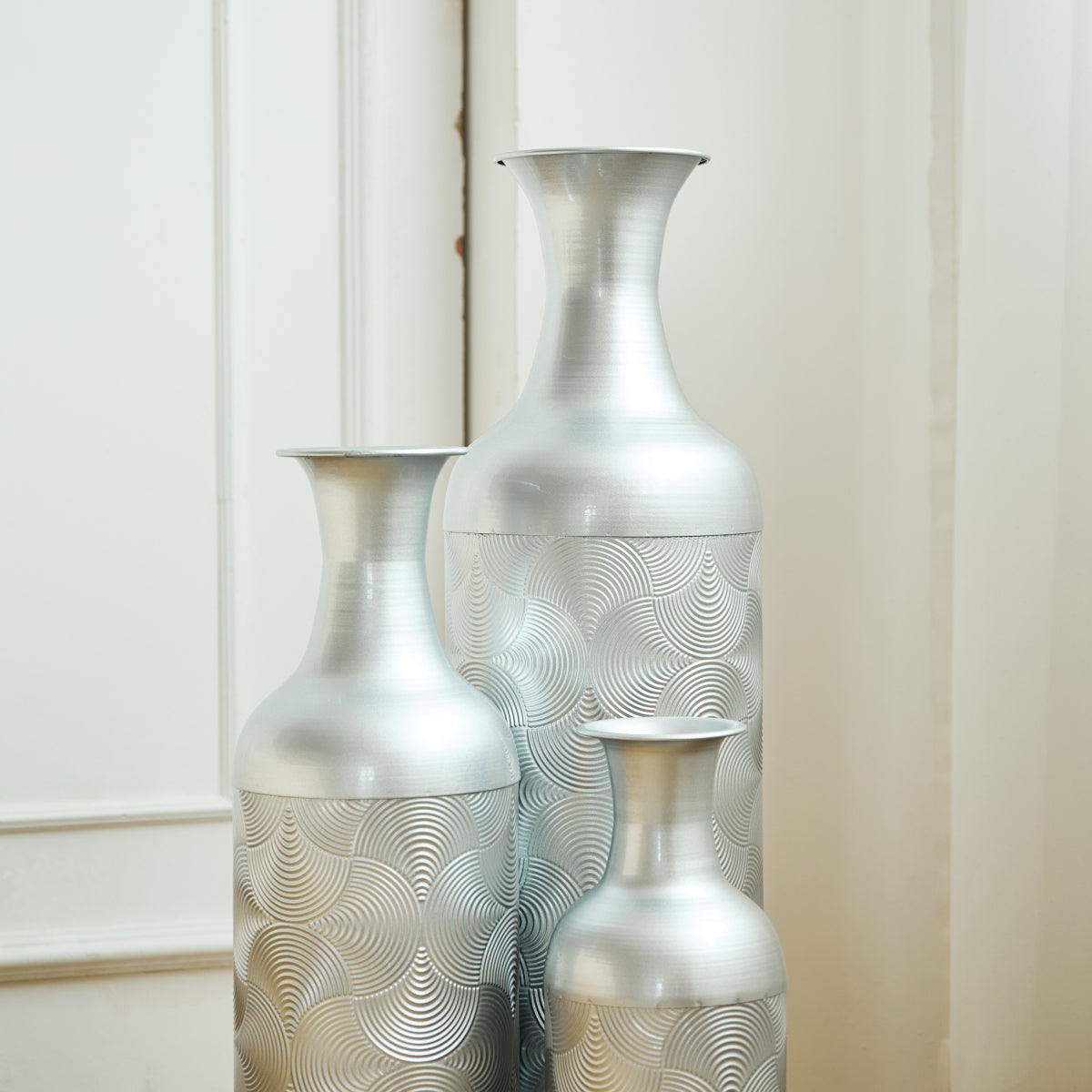 3er Set Bodenvase Silber, Metall, Wellenmuster, Hohe Übertöpfe 83/66/50 cm