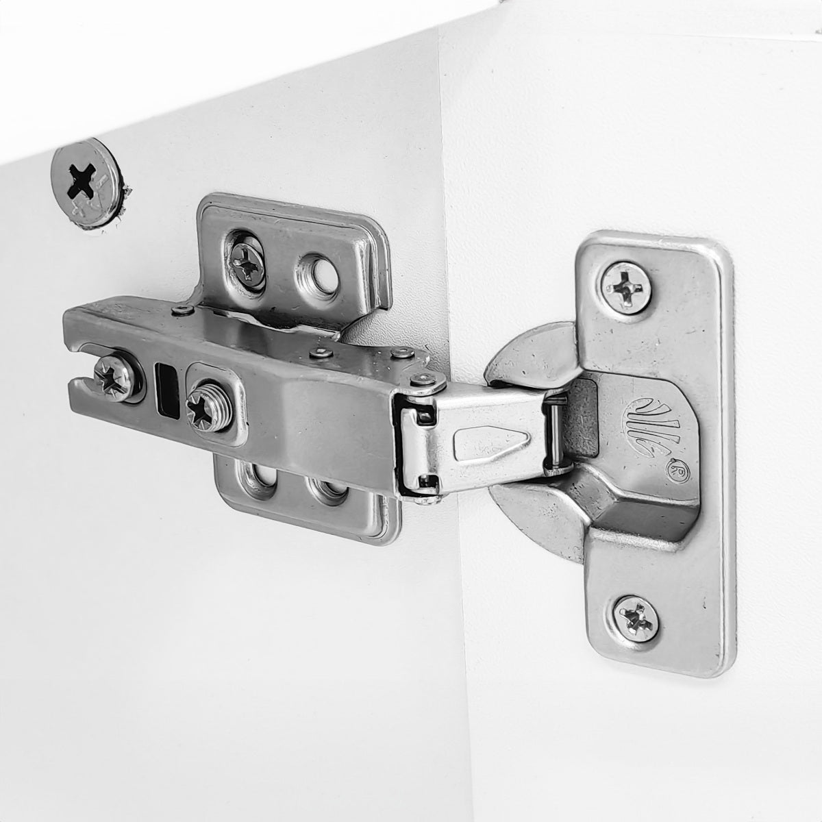 Hoher Garderobenschrank mit Wellentüren, Push-to-Open, verstellbaren Regalen & Goldakzenten, Weiß, 60,5×35,2×180,5 cm