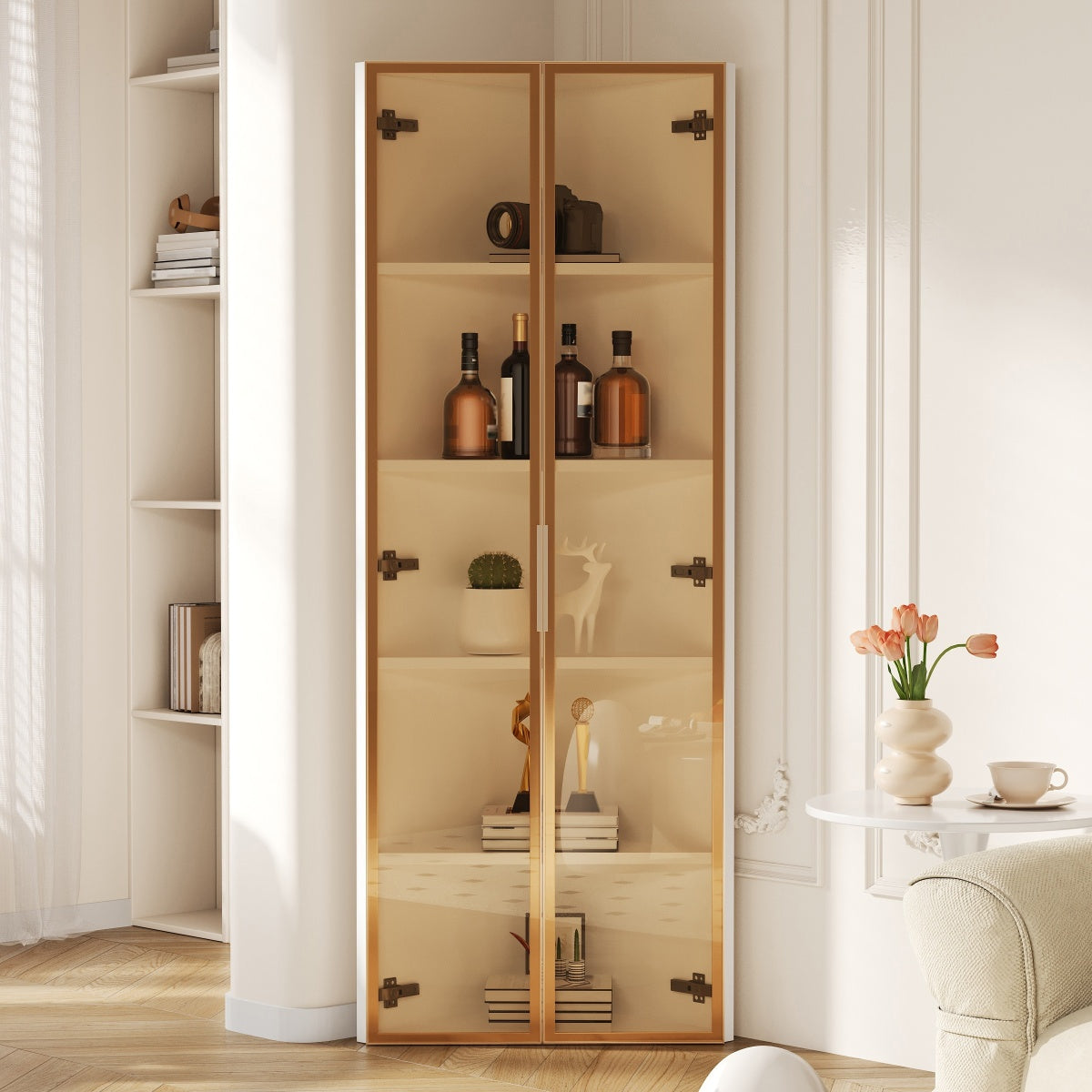 Eckvitrine 62x35x160cm Weiß mit LED – Staubgeschützte Glasvitrine aus Sicherheitsglas & MDF, moderner Eckschrank mit Soft-Close-Türen