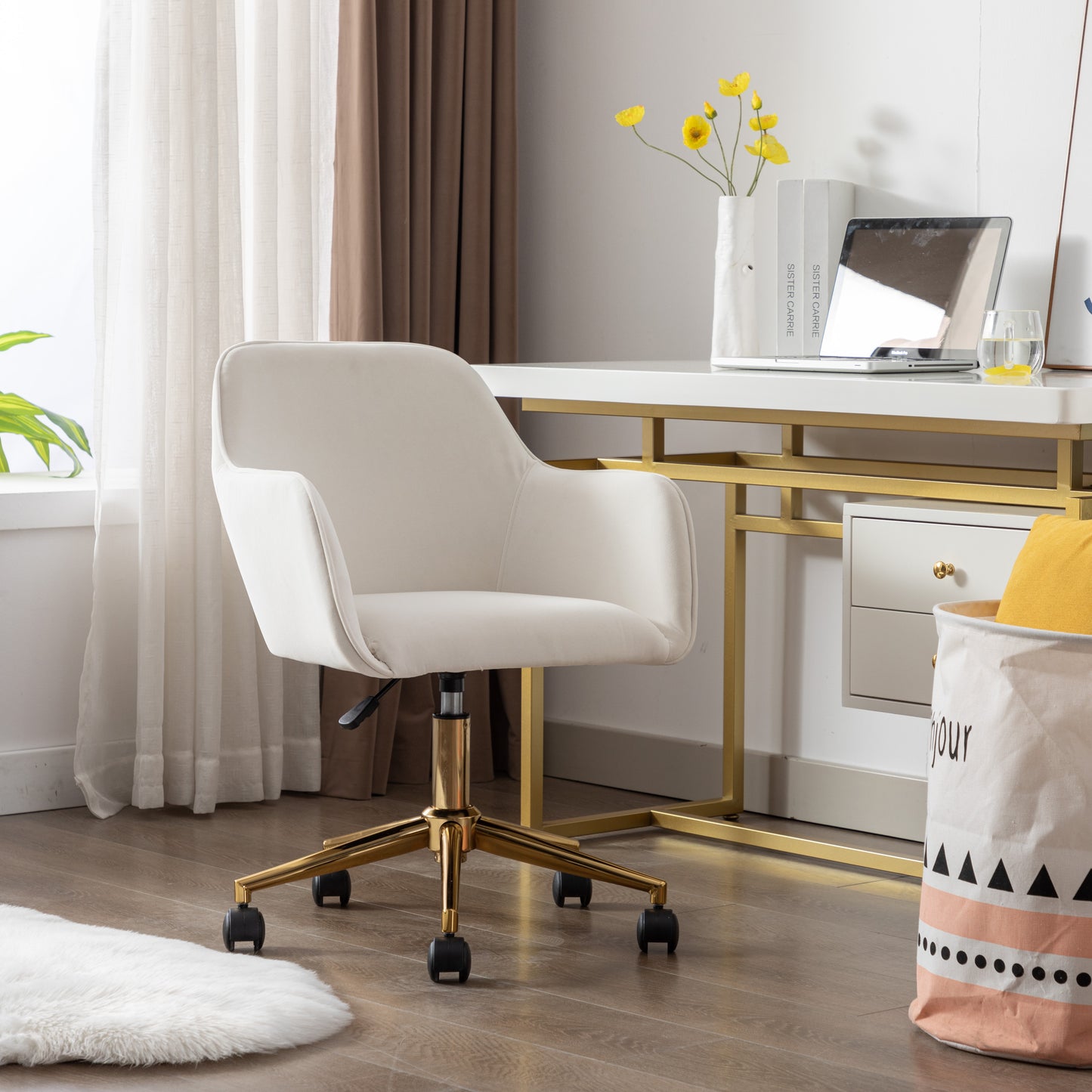 Neuer höhenverstellbarer Bürodrehstuhl aus Samtstoff für das Innenbüro mit goldenen Beinen, elfenbeinfarben