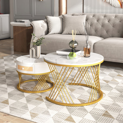 2 in 1 Runder Couchtisch aus MDF, Beistelltisch mit Tischplatte aus Marmor und Schubladen aus Kunststoff-Rattan, Griffe aus Massivholz. goldene Eisenfüße. 70*70*45,5+50*50*38,5cm