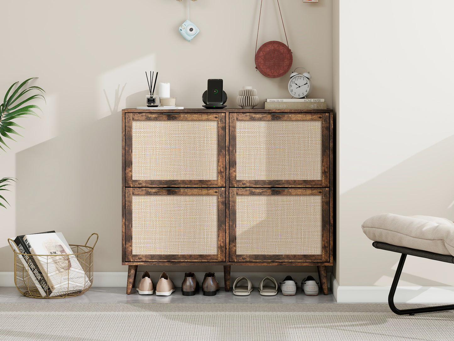 Schuhschrank mit vier Türen, Rattan-Optik, doppeltem Regal, mit Rückwand, geeignet für Flure und ähnliche Bereiche, Retrobraun