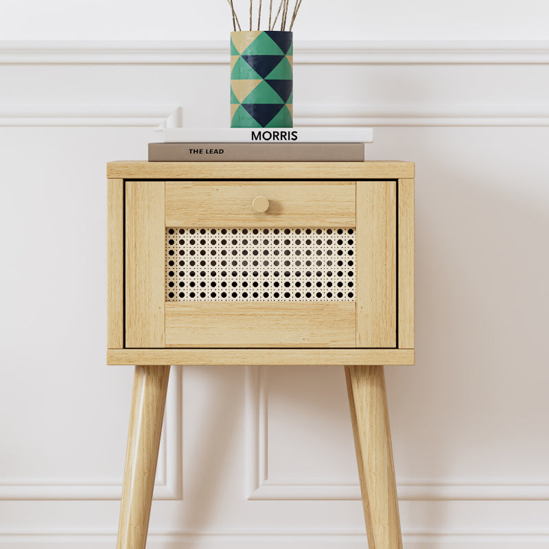 Klassischer Nachttisch mit ein Schubladen, mit Rattan-Schubladenplatte, mit goldfarbenem Metallgriff und lange Holzbeine, Stauraum im Wohnzimmer und Schlafzimmer, Spanplatten+PE-Rattan, Natur
