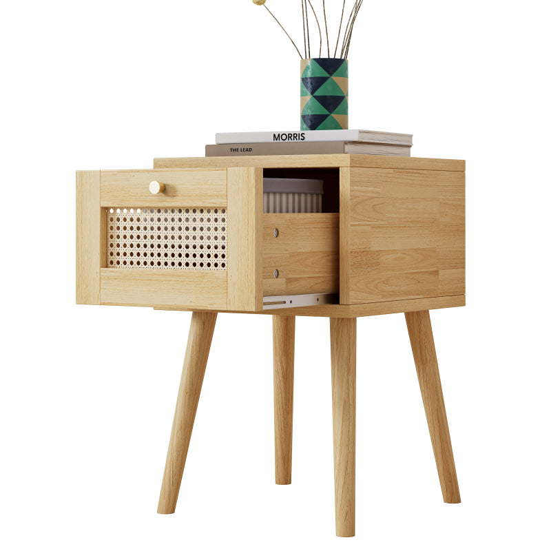 Klassischer Nachttisch mit ein Schubladen, mit Rattan-Schubladenplatte, mit goldfarbenem Metallgriff und lange Holzbeine, Stauraum im Wohnzimmer und Schlafzimmer, Spanplatten+PE-Rattan, Natur