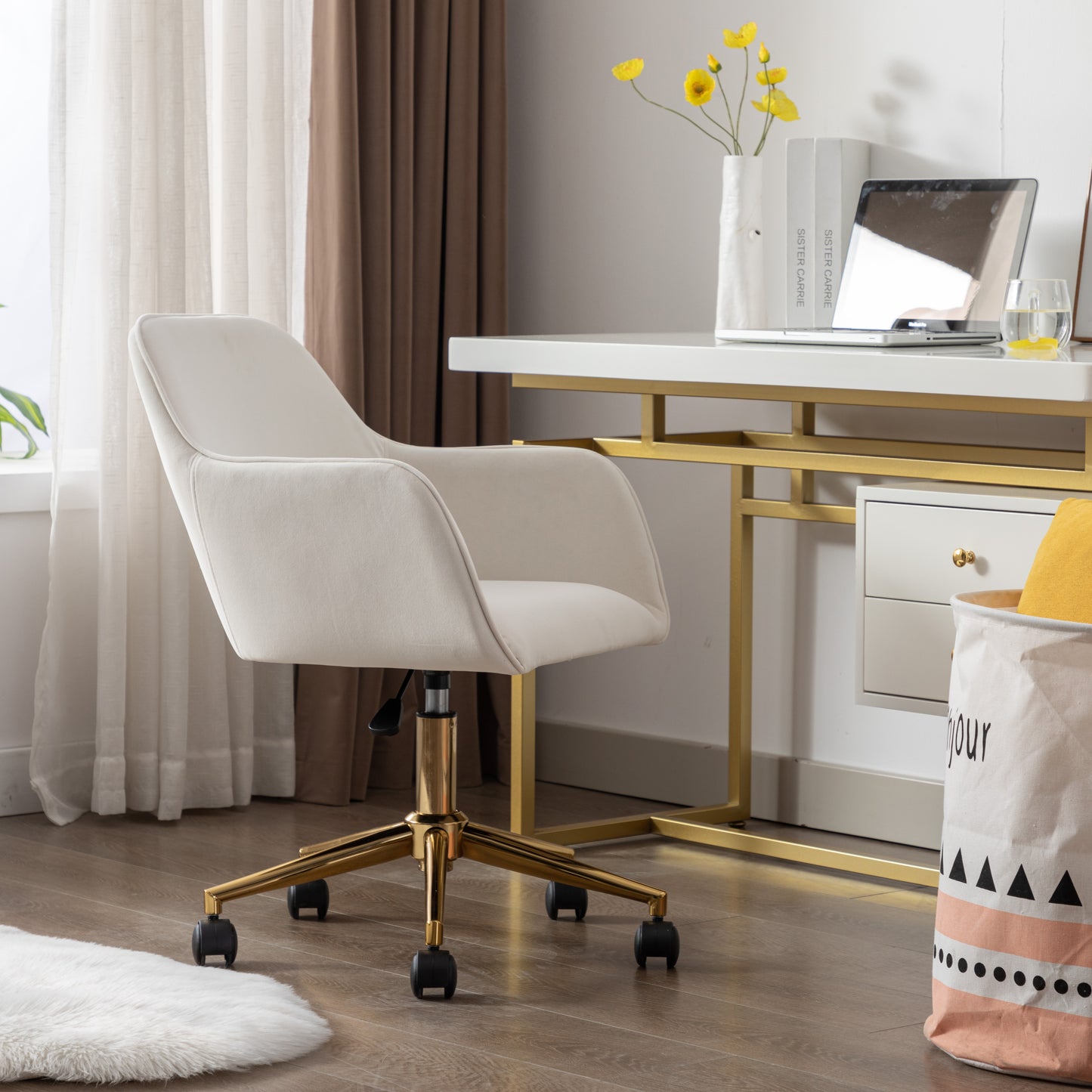 Neuer höhenverstellbarer Bürodrehstuhl aus Samtstoff für das Innenbüro mit goldenen Beinen, elfenbeinfarben