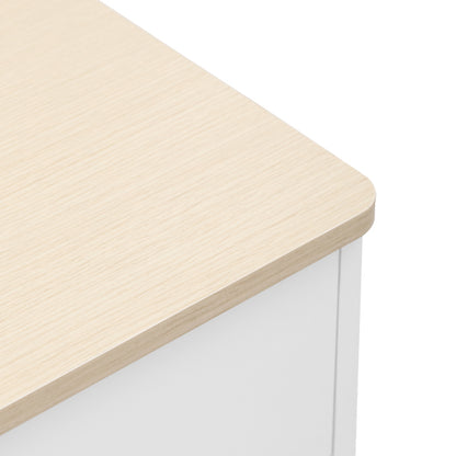 Sideboard mit weißer Holzmaserung, vier Türen, mit drei Schubladen, Wohnzimmer, Esszimmer. Holzfarbe und Weiß