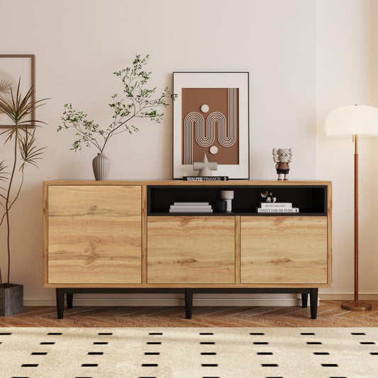 Moderner sideboard aus Holz mit drei Türen und Regalen