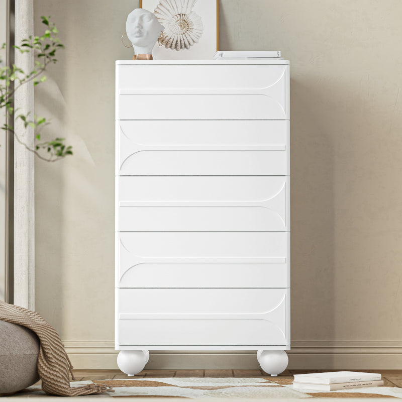 Kommode mit 5 Schubladen und elegantem Prägedesign – weiße Metallfüße, großzügiger Stauraum, abgerundete Ecken