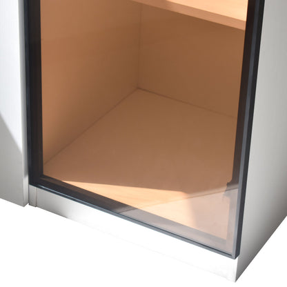 Multifunktionsschrank 110,5x35x160cm - LED-Vitrine mit bernsteinfarbenem Glas, Seitenauszug & Rollen - Weißer Hochschrank im modernen Stil