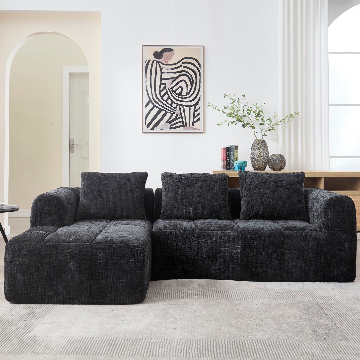 Modernes Sektionssofa, L-Sofa, 3-Sitzer-Sofa, keine Installation erforderlich, Chenille-Sofa mit Chaiselongue und Armlehnen, 3 Kissen, Seitentasche für Fernbedienung, Schwarz