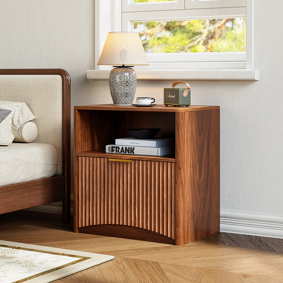 Nachttisch Nussbaum-Optik mit Rillendesign & Schublade – Beistelltisch mit goldenem Griff & abgerundeten Kanten – Modernes 3-Stufen-Storage