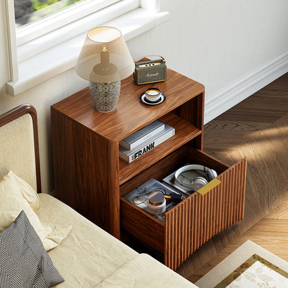 Nachttisch Nussbaum-Optik mit Rillendesign & Schublade – Beistelltisch mit goldenem Griff & abgerundeten Kanten – Modernes 3-Stufen-Storage