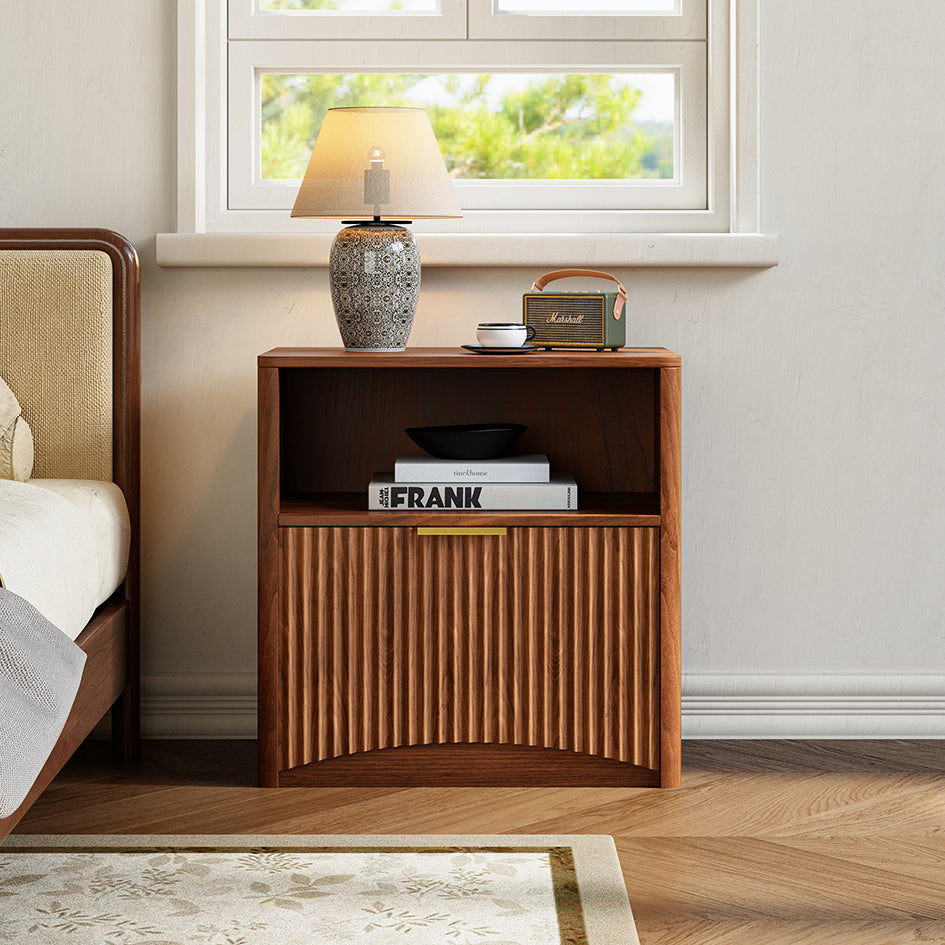 Nachttisch Nussbaum-Optik mit Rillendesign & Schublade – Beistelltisch mit goldenem Griff & abgerundeten Kanten – Modernes 3-Stufen-Storage