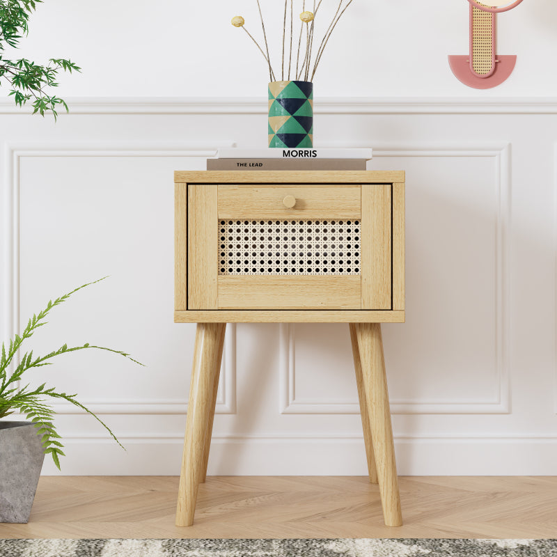 Klassischer Nachttisch mit ein Schubladen, mit Rattan-Schubladenplatte, mit goldfarbenem Metallgriff und lange Holzbeine, Stauraum im Wohnzimmer und Schlafzimmer, Spanplatten+PE-Rattan, Natur