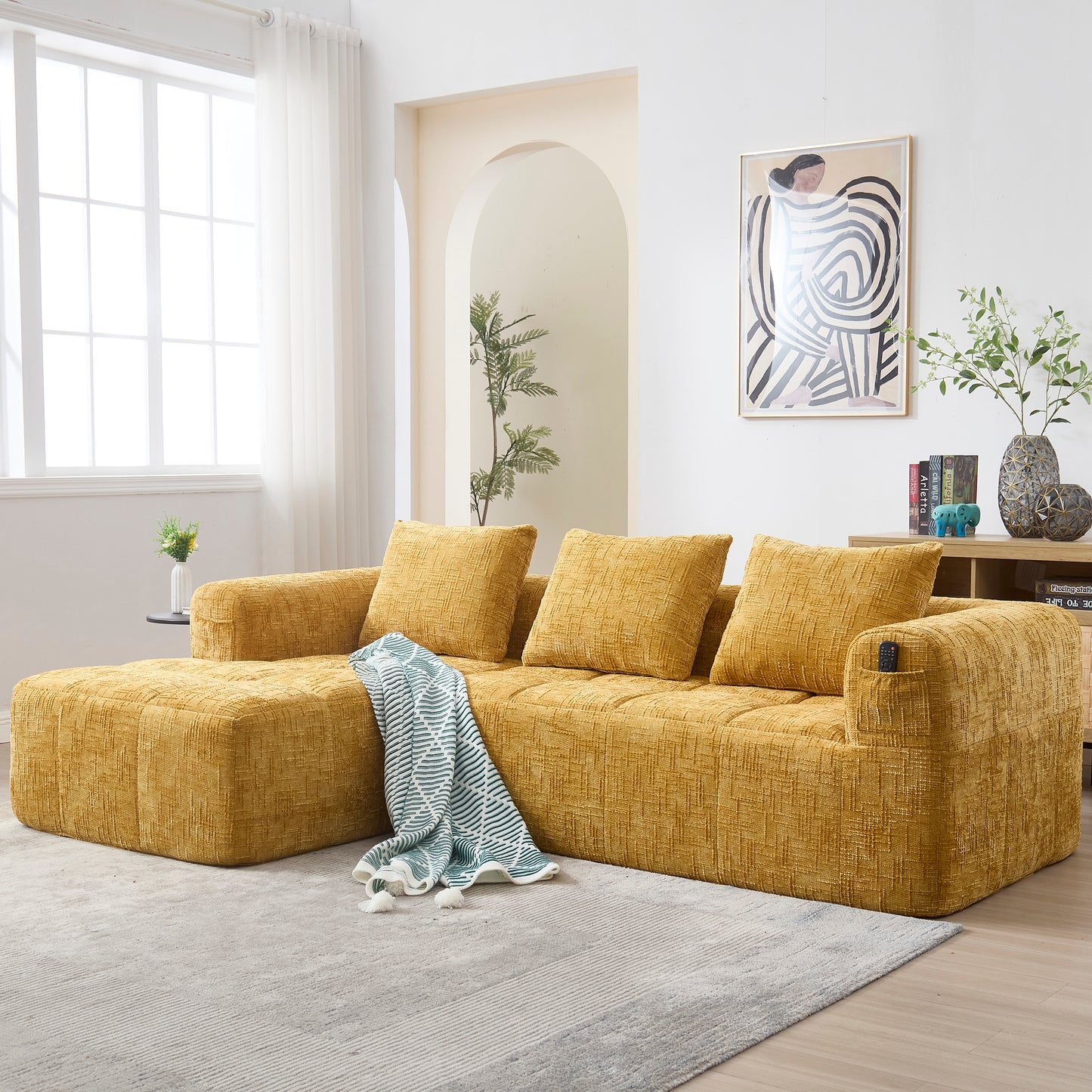 Modernes Sektionssofa, L-Sofa, 3-Sitzer-Sofa, keine Installation erforderlich, Chenille-Sofa mit Chaiselongue und Armlehnen, 3 Kissen, Seitentasche für Fernbedienung, Gelb