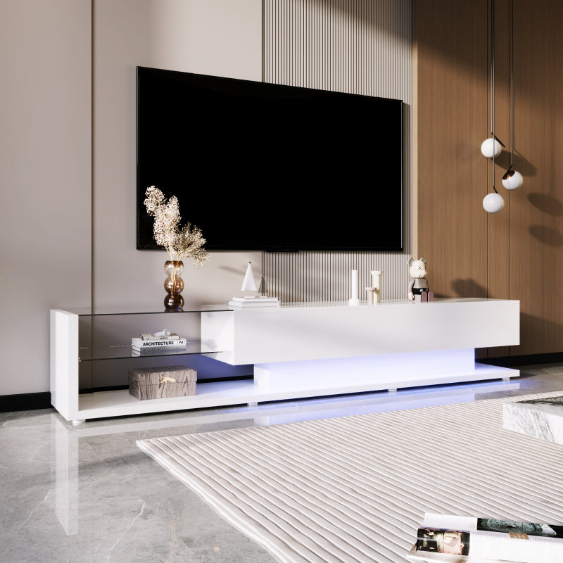 TV-Schränke, niedrige Paneele, hochglänzende weiße Glastrennwände und variable LED-Beleuchtung. Es verbindet natürlichen, rustikalen Stil mit modernem Design.