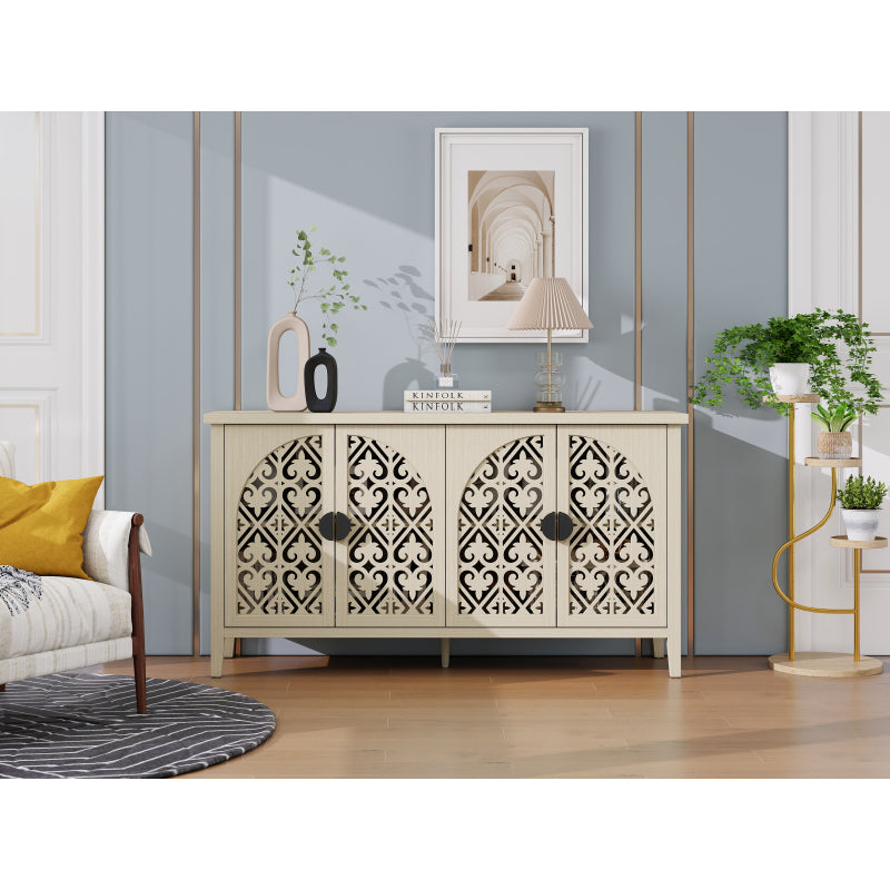 Natürliches Holzfarbener vier Türen Sideboard, mit geschnitztem und durchbrochenem Design, ausgestattet mit drei Einlegeböden. Geeignet für Wohnzimmer, Flur, Esszimmer und Küche.(147.6x40x80cm)