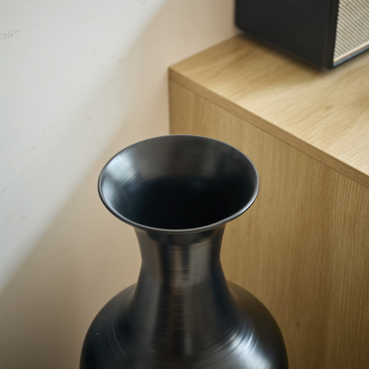 3er Set Bodenvase Metall, Schwarz, Rillen-Design, Hohe Übertöpfe 83/66/50 cm