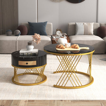 2 in 1 Runder Couchtisch aus MDF, Beistelltisch mit Tischplatte aus Marmor und Schubladen aus Kunststoff-Rattan, Griffe aus Massivholz. goldene Eisenfüße. 70*70*45,5+50*50*38,5cm