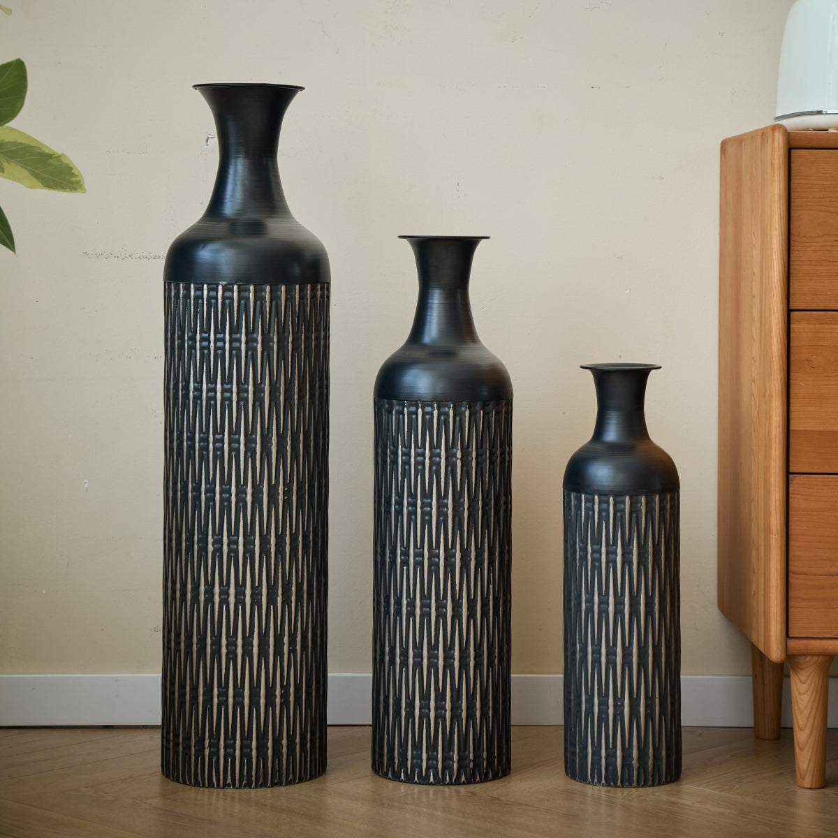 3er Set Bodenvase Metall, Schwarz, Rillen-Design, Hohe Übertöpfe 83/66/50 cm