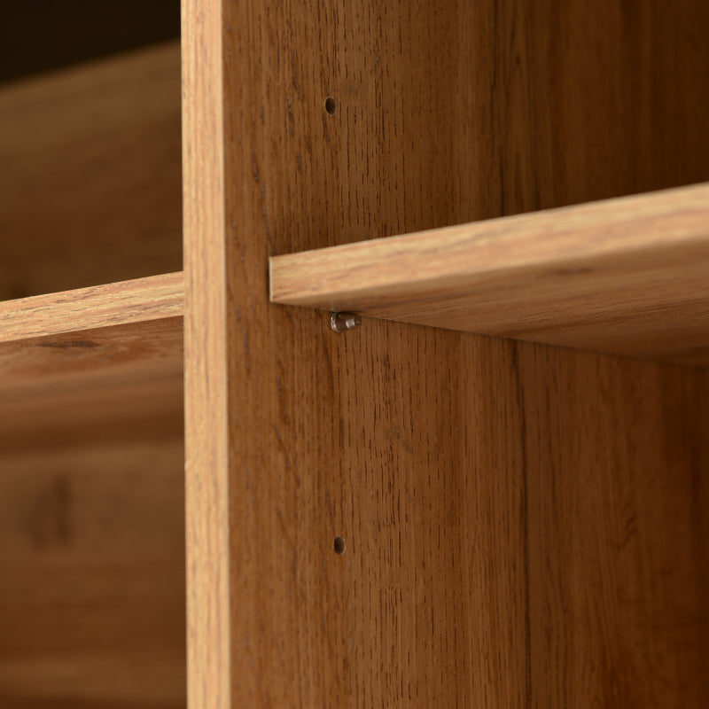 Moderner sideboard aus Holz mit drei Türen und Regalen