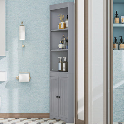 Badezimmer-Hochschrank, Drei offene Ablagefächer, Feuchtigkeitsgeschützte Flügeltüren, Verschiebbare Einlegeböden, Schlichte Form, grau
