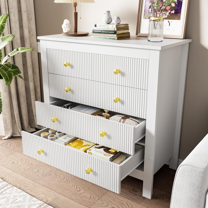 Kommode mit Spezialtüren, Goldgriffen