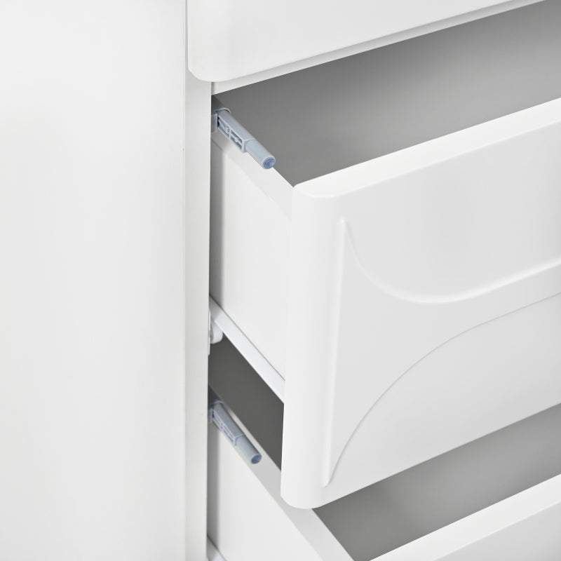 Kommode mit 5 Schubladen und elegantem Prägedesign – weiße Metallfüße, großzügiger Stauraum, abgerundete Ecken