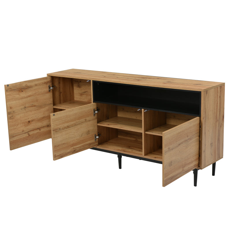 Moderner sideboard aus Holz mit drei Türen und Regalen