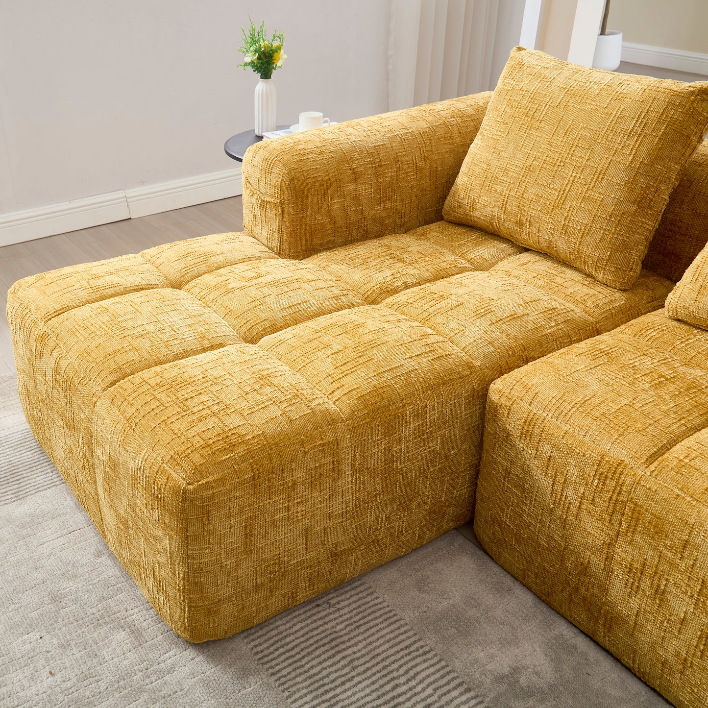 Modernes Sektionssofa, L-Sofa, 3-Sitzer-Sofa, keine Installation erforderlich, Chenille-Sofa mit Chaiselongue und Armlehnen, 3 Kissen, Seitentasche für Fernbedienung, Gelb