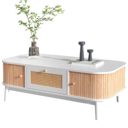 Couchtisch - Rattan-Kaffeetisch, Schubladen mit Rattan und Schiebetüren mit Massivholzlatten, Massivholzbeine, Natürlicher Landhausstil.