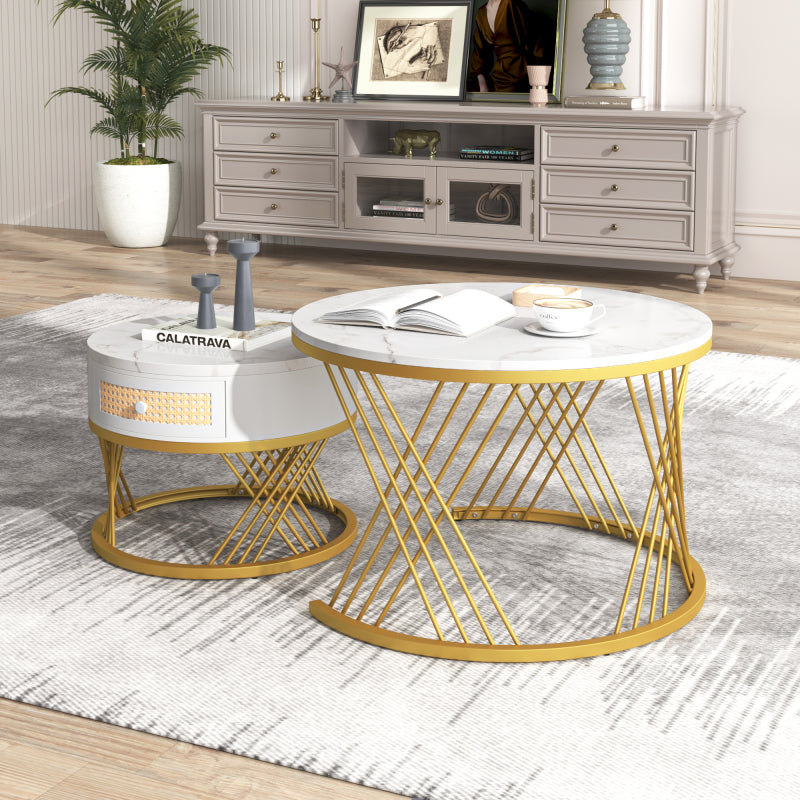 2 in 1 Runder Couchtisch aus MDF, Beistelltisch mit Tischplatte aus Marmor und Schubladen aus Kunststoff-Rattan, Griffe aus Massivholz. goldene Eisenfüße. 70*70*45,5+50*50*38,5cm